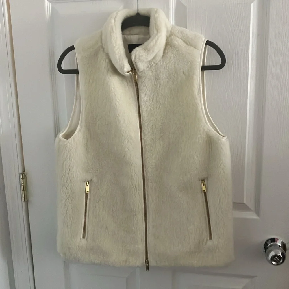 J Crew Excursion Sherpa Vest Ivory - NWT - Picture 1 of 4